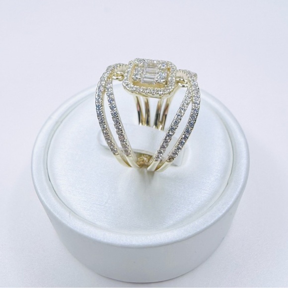 Elegant 18K Gold Unique Women's Ring - Picture 3 of 6